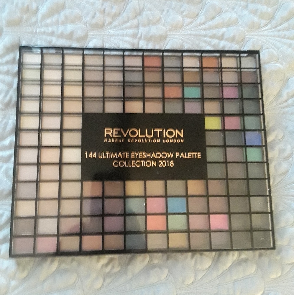 ❤Revolution Eyeshadow Palette❤